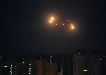 Ataque ruso con drones y misiles golpea centro ferroviario cerca de Kiev