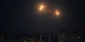 Ataque ruso con drones y misiles golpea centro ferroviario cerca de Kiev