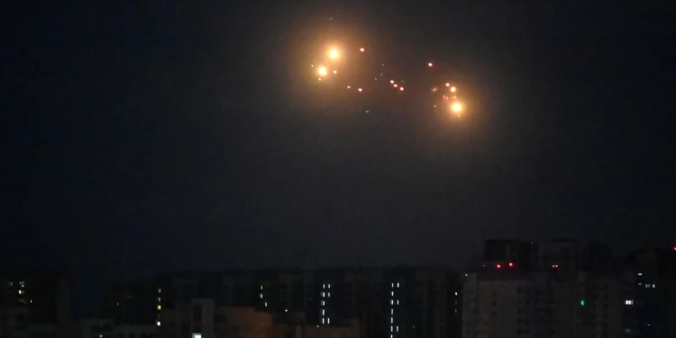 Ataque ruso con drones y misiles golpea centro ferroviario cerca de Kiev