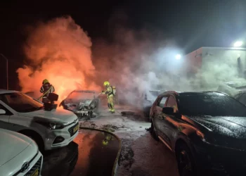 Cinco coches incendiados en el sur de Israel: Se sospecha provocado