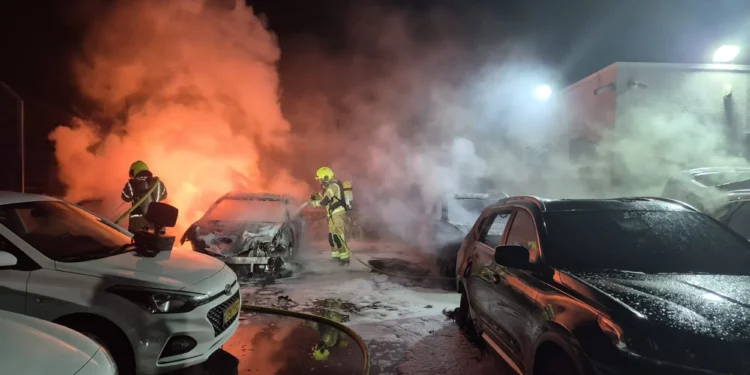 Cinco coches incendiados en el sur de Israel: Se sospecha provocado