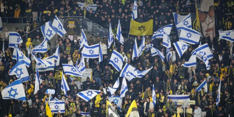 Aficionado del Beitar Jerusalén detenido por disparar bengalas en partido