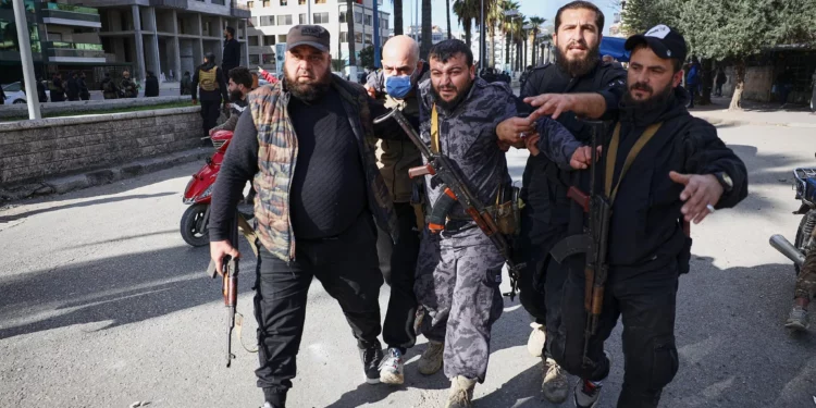 Las autoridades sirias detienen a 21 personas vinculadas al “antiguo régimen” en Latakia