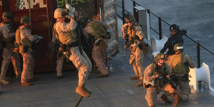 Fuerzas de EE. UU. incautan carga china vinculada al programa de misiles de Irán