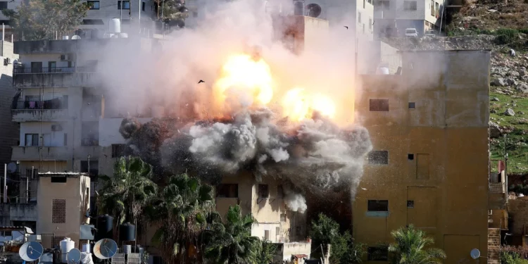 Las FDI derriban casas en Judea y Samaria de dos terroristas palestinos