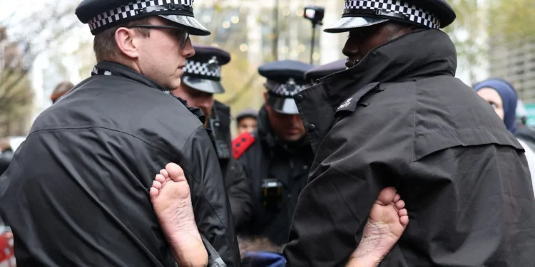 El Reino Unido detienen a activistas por cánticos de “globalizar la intifada”