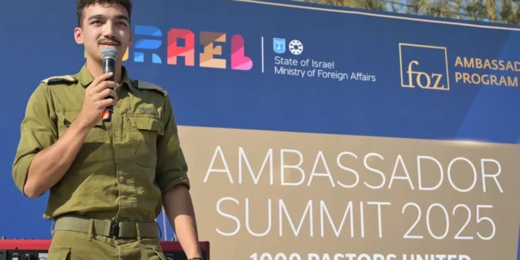 Edan Alexander, rehén liberado, visita el lugar del ataque en el festival Nova