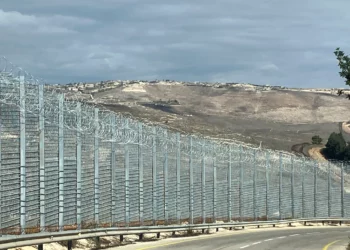 Diplomáticos recorren frontera Israel-Líbano para observar esfuerzos de desarme de Hezbolá