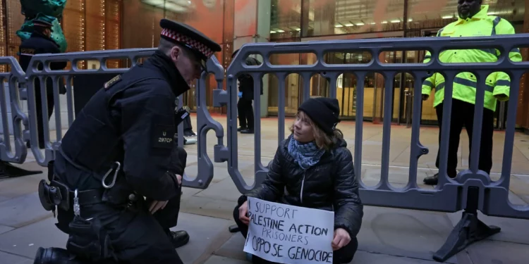 Thunberg queda libre tras arresto en protesta propalestina en Londres