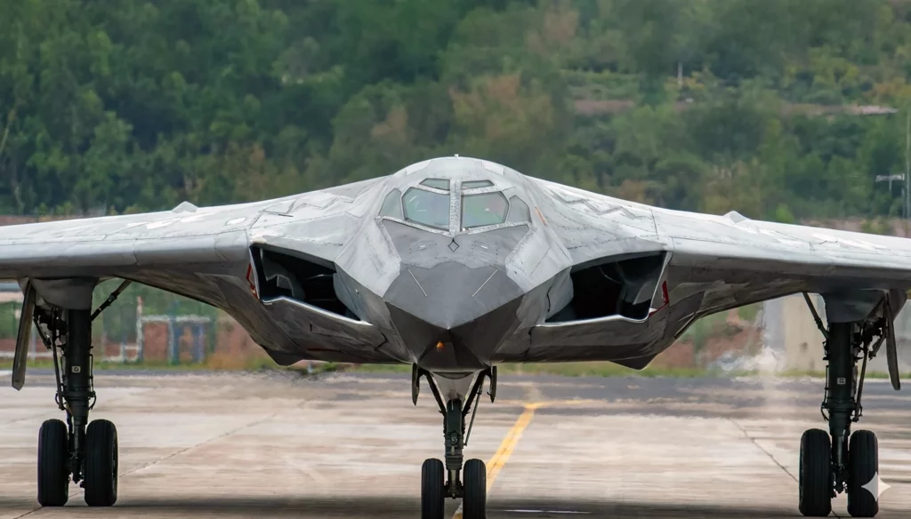 El bombardero H-20 de China se prepara para su primera misión