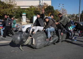 Exiliados de Assad en Rusia financian milicias para recuperar el poder en Siria