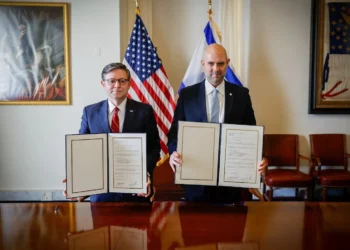 Ohana y Johnson impulsan candidatura de Trump al Nobel de la Paz