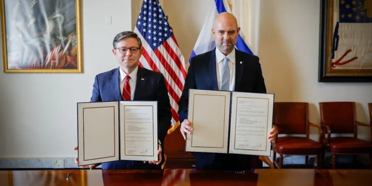 Ohana y Johnson impulsan candidatura de Trump al Nobel de la Paz