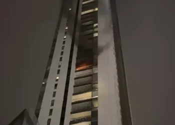Incendio en la planta 22 de la Torre Midtown de Tel Aviv