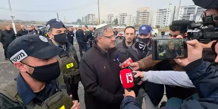 Ben Gvir pide a israelíes armarse y exige pena de muerte tras ataque