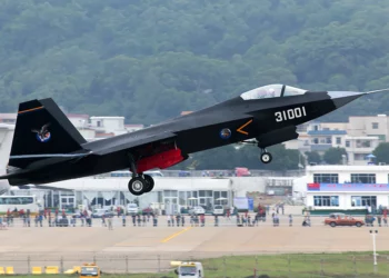 China entrena su nuevo caza furtivo FC-31 con el Su-57 ruso para combatir al F-35