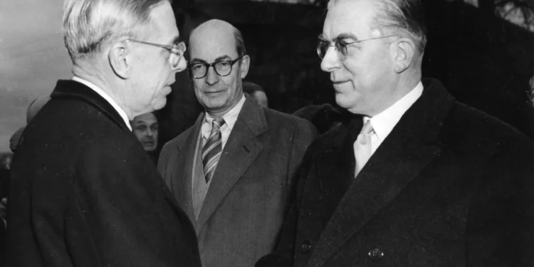 Un estudio revela continuidad nazi en la cúpula federal de Bonn de 1965