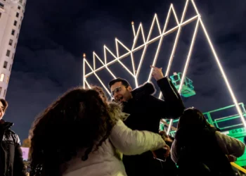 Grupos de EE. UU. emiten guía de Janucá tras masacre en Sídney