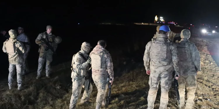 El jefe militar de Libia y otras siete personas mueren en un accidente aéreo tras despegar de Turquía