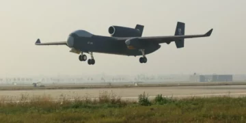 China lanza el gigantesco Jiutian que inunda el cielo con cientos de UAV