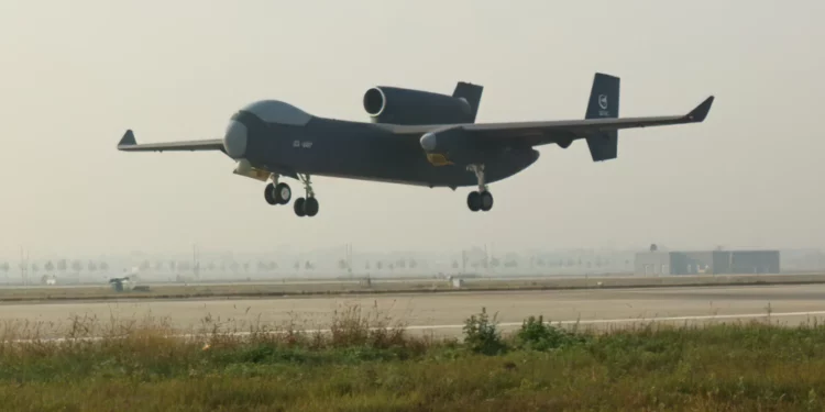 China lanza el gigantesco Jiutian que inunda el cielo con cientos de UAV