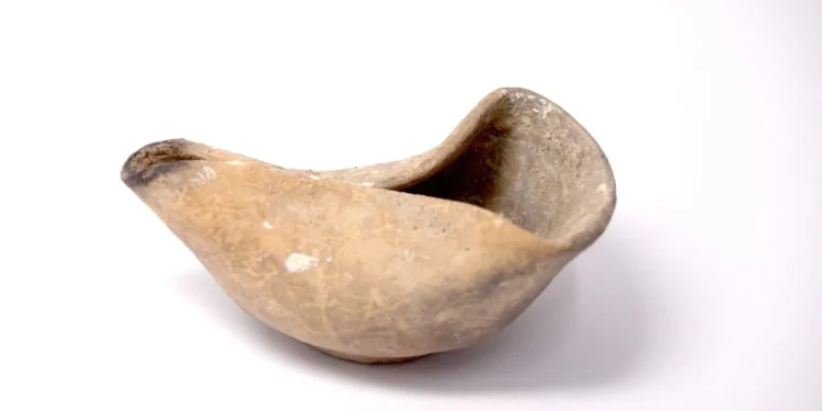 Hallan lámpara asmonea de 2.000 años en Israel