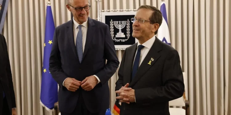 Merz, de Alemania, elogia la “milagrosa” amistad con Israel en su reunión con Herzog