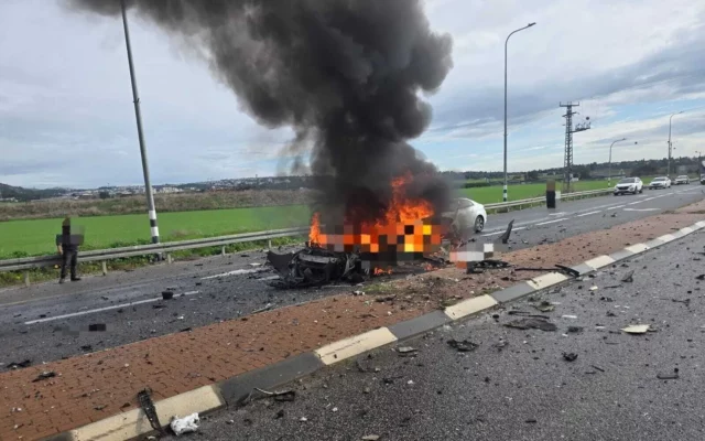 Mujer muere en explosión de coche en autopista del norte de Israel