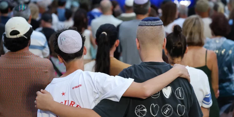 Líder judío en Bondi lee un mensaje de Ahmed de quien desarmó al terrorista: “Estoy con ustedes”