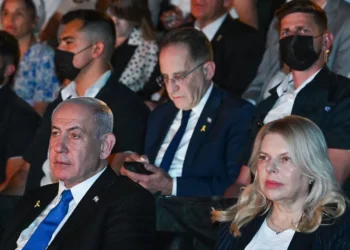 Hackers vinculados a Irán afirman haber filtrado información del teléfono del principal asesor de Netanyahu.
