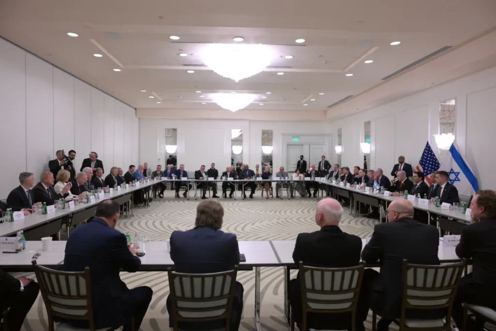 Israel se suma a alianza global en defensa de comunidades cristianas