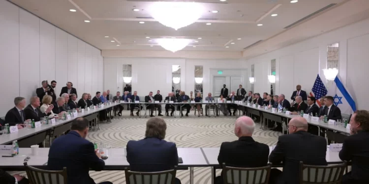 Israel se suma a alianza global en defensa de comunidades cristianas