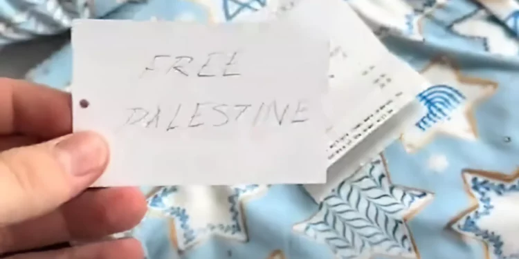 Bloomingdale's despide a empleada por nota “Free Palestine” en pijamas de Jánuca