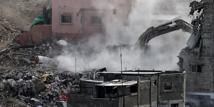 Israel inicia demolición de 25 edificios en Nur Shams