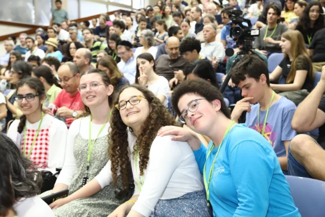 Olimpiada global de lengua hebrea reta a jóvenes con enigmas lingüísticos