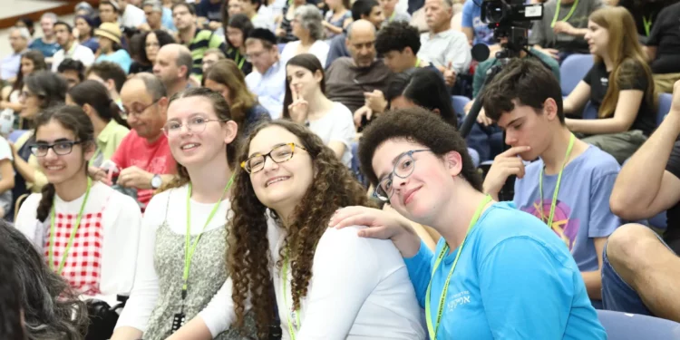 Olimpiada global de lengua hebrea reta a jóvenes con enigmas lingüísticos