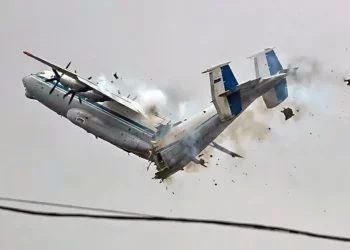 El gigantesco An-22 de Rusia se partió en el aire