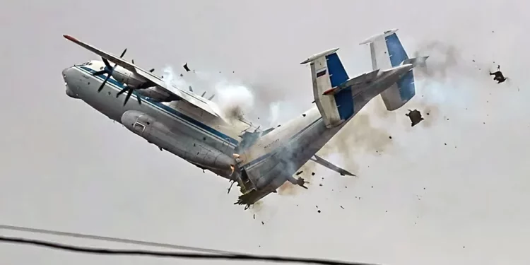 El gigantesco An-22 de Rusia se partió en el aire