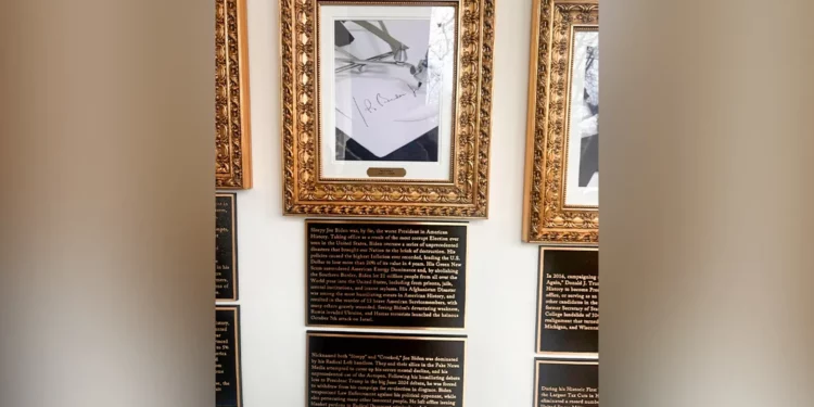 Trump lanza nuevas pullas a Biden y Obama con nuevas placas añadidas al Paseo de la Fama Presidencial de la Casa Blanca