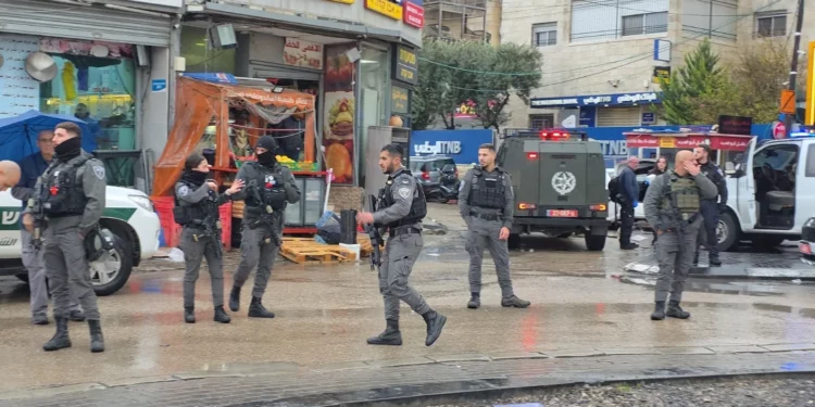Policía captura a palestino que atropelló a un policía en Jerusalén
