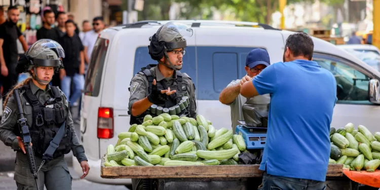 Tropas evacúan a dos israelíes que entraron al Área A en Judea y Samaria