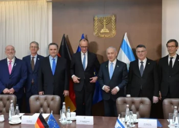 Netanyahu y Merz encabezan reunión ampliada con altos funcionarios en Jerusalén