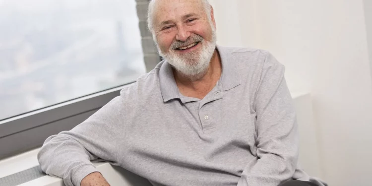 Hallan dos personas muertas en la casa de Rob Reiner en Los Ángeles