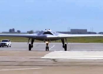 Sukhoi S-70 Okhotnik actúa como dron escolta y copiloto del Su-57