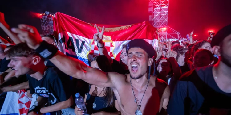 La policía croata acusa a nueve por saludo pronazi