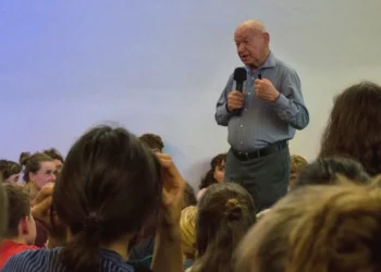 Superviviente del Holocausto de Nueva York invitado a escuela que lo rechazó por su apoyo a Israel