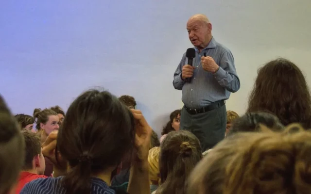 Superviviente del Holocausto de Nueva York invitado a escuela que lo rechazó por su apoyo a Israel