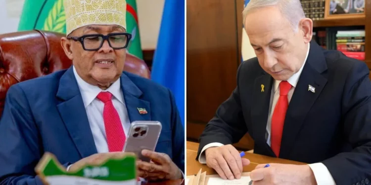 Imagen compuesta. Izquierda: el presidente de Somalilandia, Abdirahman Mohamed Abdullahi, habla con el primer ministro Benjamin Netanyahu en una foto publicada el 26 de diciembre de 2025 por la Oficina de Prensa del Gobierno de Israel. Derecha: el primer ministro Benjamin Netanyahu firma la declaración de Israel para reconocer a la República de Somalilandia como estado independiente, el 26 de diciembre de 2025. (Amos Ben Gershom/GPO)