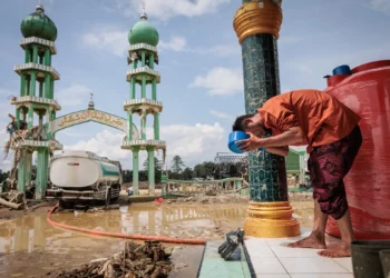 Cifra de muertos en inundaciones de Indonesia supera los 1.000