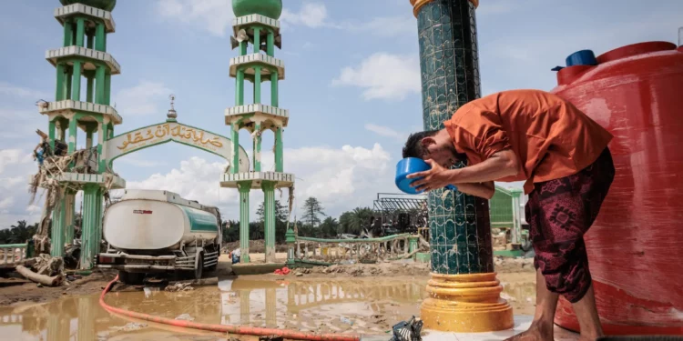 Cifra de muertos en inundaciones de Indonesia supera los 1.000